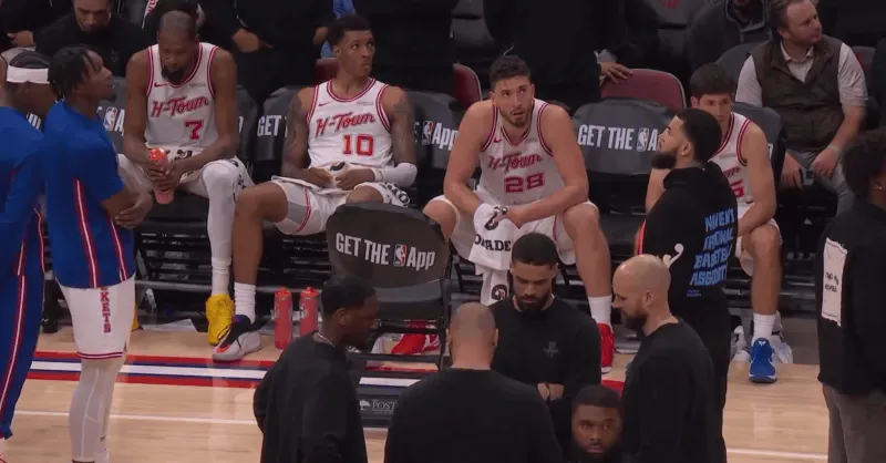 NBA常规赛火箭116-124不敌湖人。

美媒Fullcourtpass晒出了