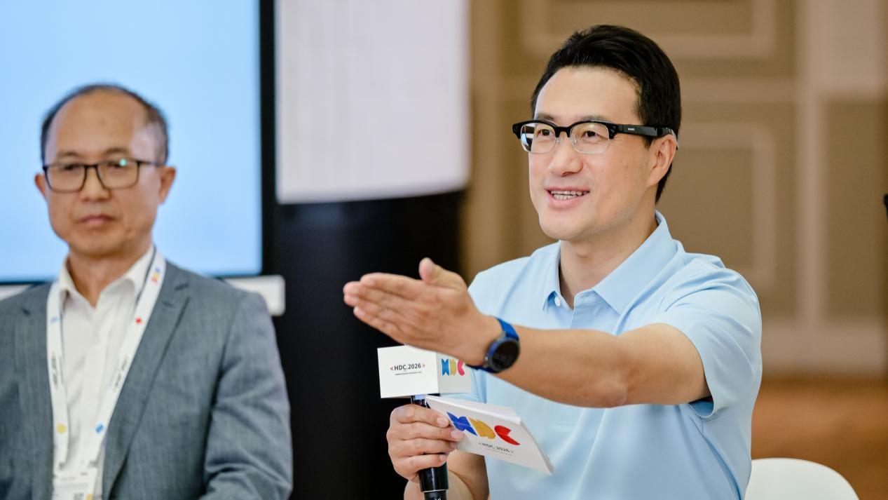 五年温情坚守，在HDC2026湖畔对谈，看见小艺无障碍技术的科技温度