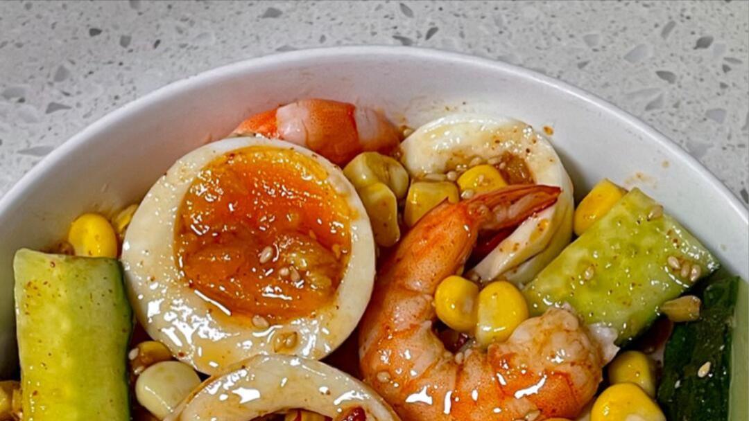 凉拌黄瓜鸡蛋虾仁：一碗吃掉春日轻盈感