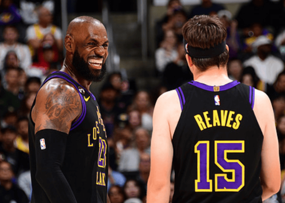 湖人未必没得打

不还有詹姆斯和里弗斯吗？东契奇的存在是压制这两人的，虽然失去东