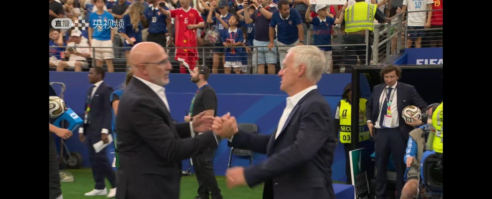 法国终于为自己的傲慢付出代价，只带五名中场来踢世界杯，阵容出来的时候都笑了，起码