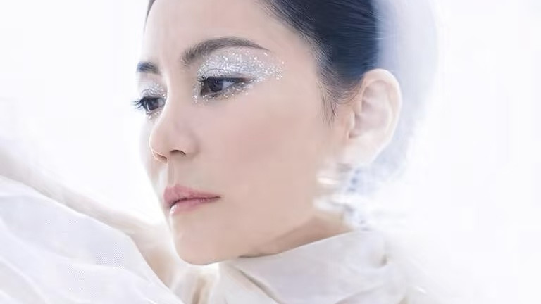 2026你我经历的一刻：菲的眉，菲的耳环，菲的衫，变了吗