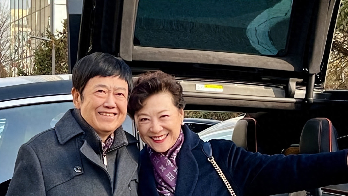 丈夫去世2年，王馥荔的坚持令人泪目，儿子王骁用托起她的晚年