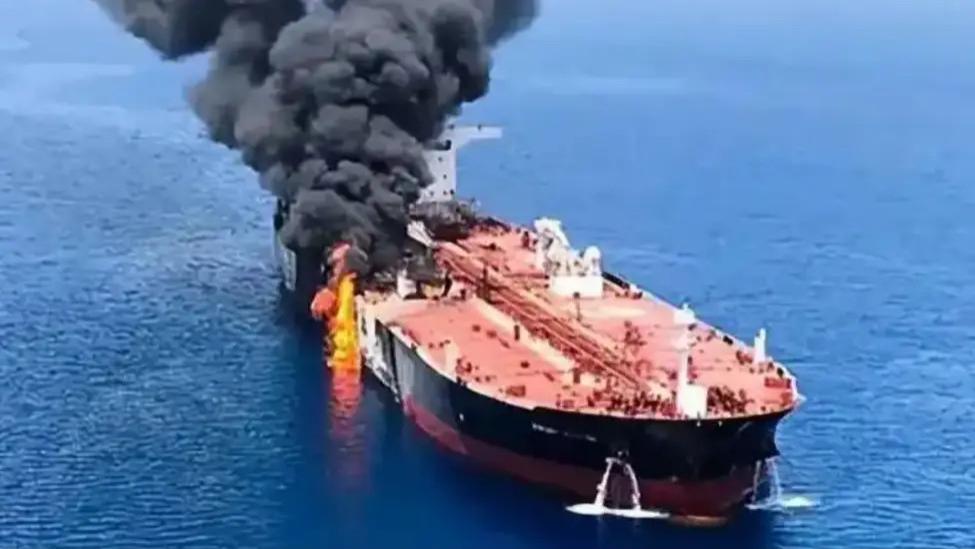 捅破天了！伊朗宣布实锤：600公里外一击致命，美军航母神话彻底破灭？