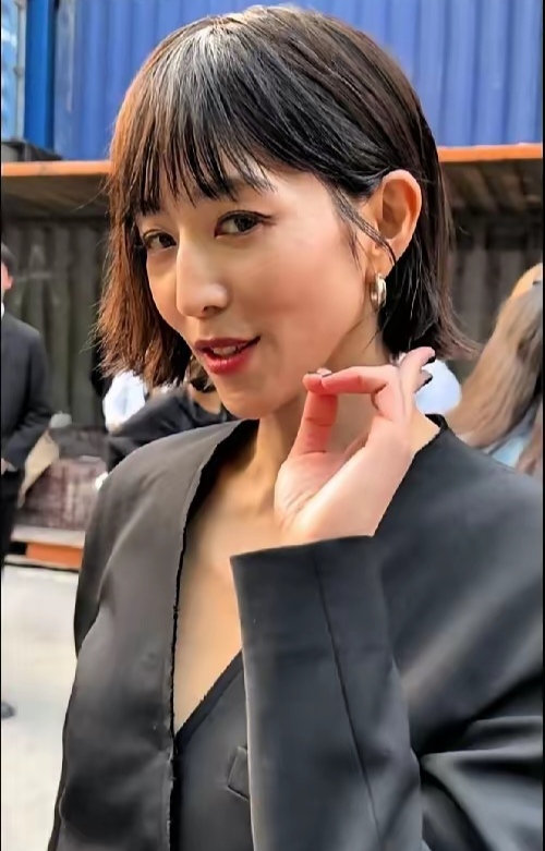 那个曾经气质如兰、一眼万年的张钧甯去哪了？
        这生图，和之前直接判