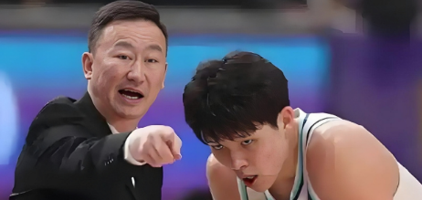 青岛男篮主教练刘维伟谈杨瀚森趣事。杨瀚森见面会在北京举行。期间，青岛男篮主教练刘