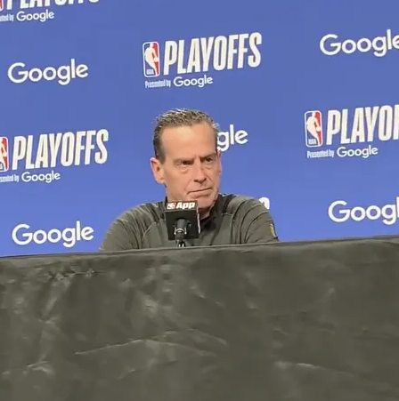 NBA季后赛后，骑士主帅肯尼-阿特金森接受采访，谈到了詹姆斯-哈登在比赛关键时刻
