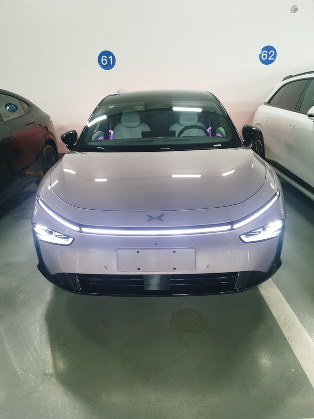 小鹏智驾对抢红灯这件事真的是很擅长的
遇到过几次最后一秒两秒过去了，也有几次过不