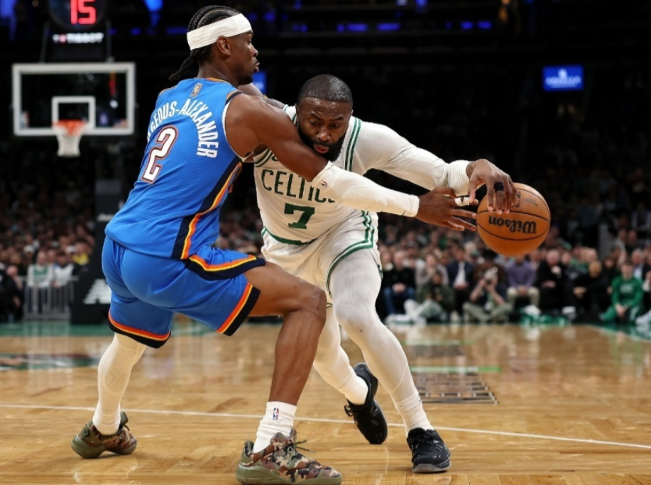 知道鸭梨高阶为什么高了吧

第一，绑定切特上下场确保高正负值，同时让切特帮拉开空