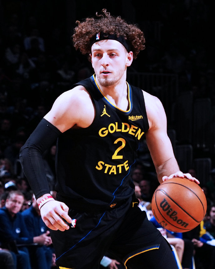 球队都烂成这样了，不是一个人两个人的问题了，逮着伯杰喷啥意思，就非要找一个输球的