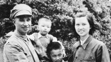 1983年粟裕病危，长子粟戎生陪侍。粟戎生回忆：他只说了一句话