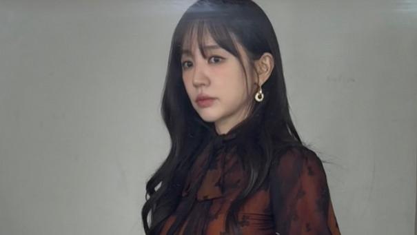 尹恩惠INS晒新照：换新发型很有时尚范，橘红小洋装显俏皮