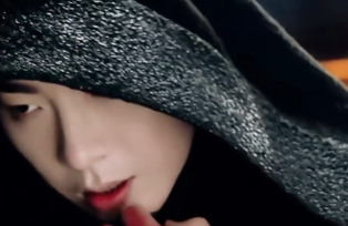 《折腰》这个镜头让我知道了“狠戾”是什么意思，不像是演的。 ​​​