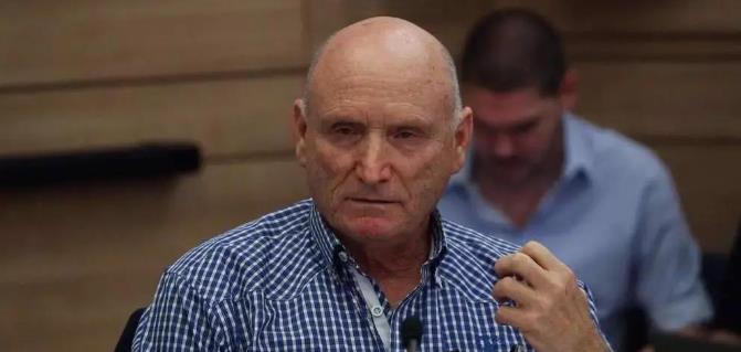 以色列退役少将伊扎克·布里克曾发出警告：国家正走在毁灭路上，内部撕裂太严重，国际