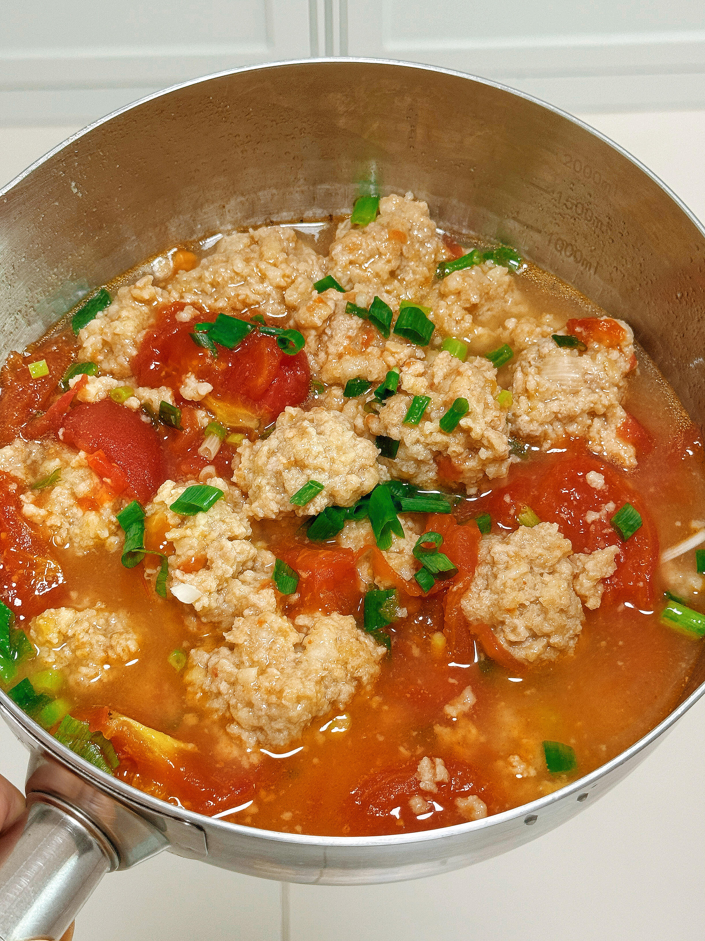 番茄肉丸汤｜鲜爽入味，喝一次就爱上
家人们，这道番茄肉丸汤真的太戳我了！鲜而不腻