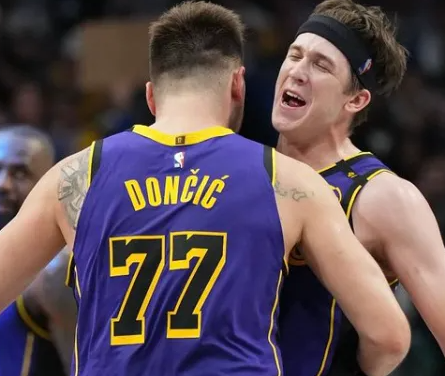 湖人媒体Lakers All Day Everyday更新动态，晒出一则讨论与球