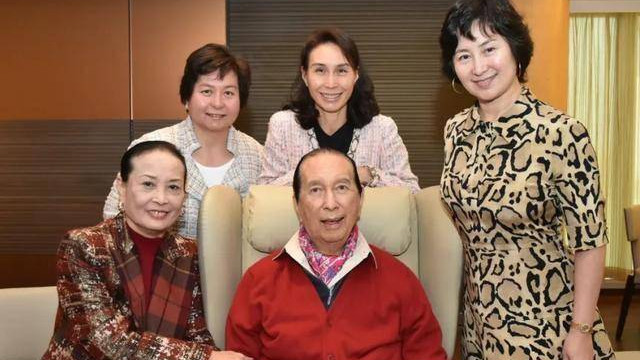 赌王何鸿燊女儿何超蕸逝世，临终前家人陪伴身边