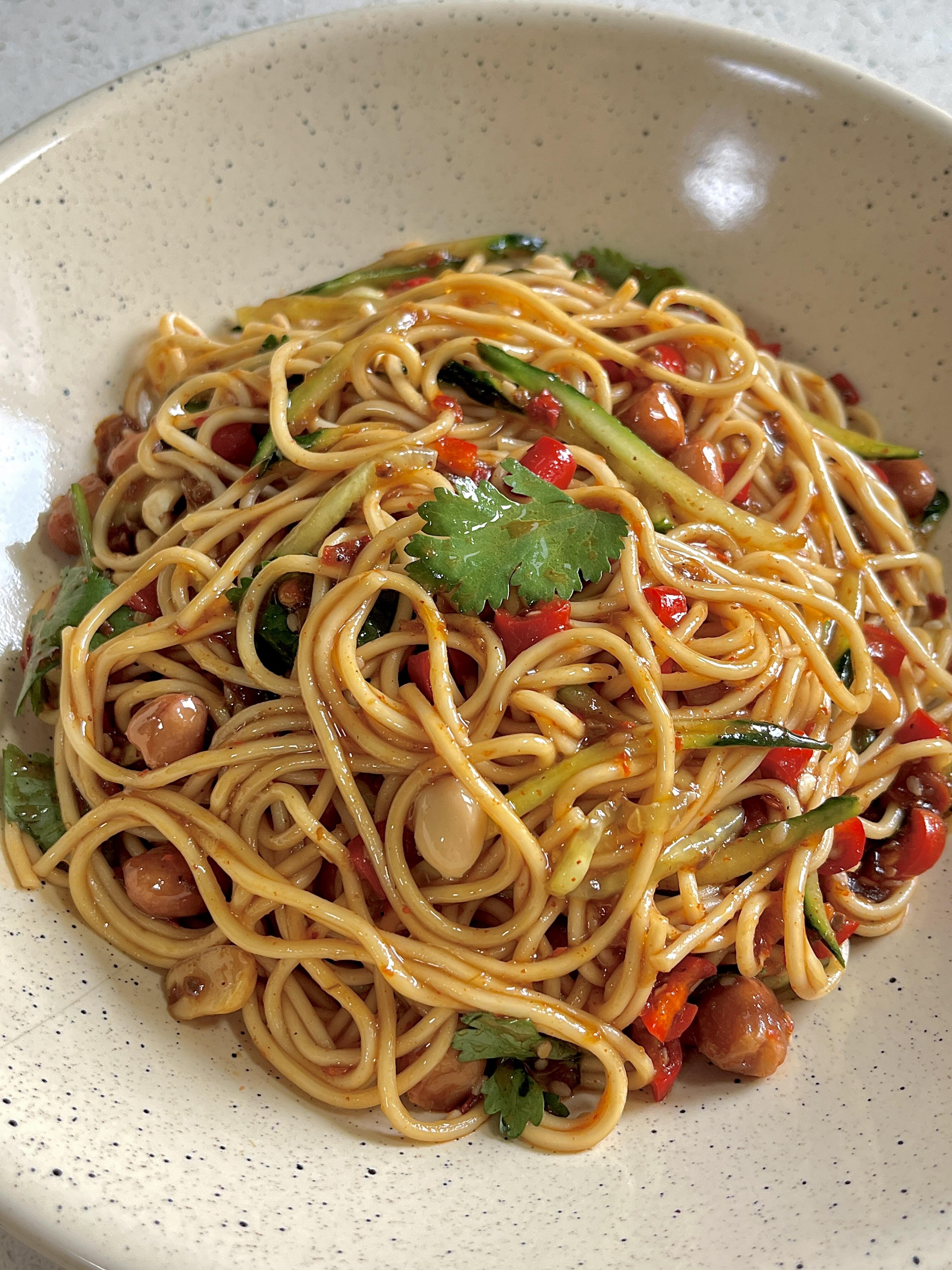 5分钟搞定油醋汁拌面🍜 清爽开胃不胖，打工人速食封神
家人们谁懂啊🤤 不想做