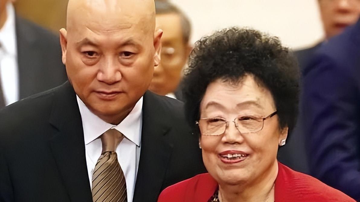 陈丽华去世，留下470亿给迟重瑞及仨子女，男方放弃生育相伴36年