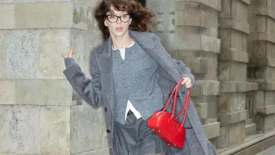 冬日超火的一组配色：灰+红，好看显高级！