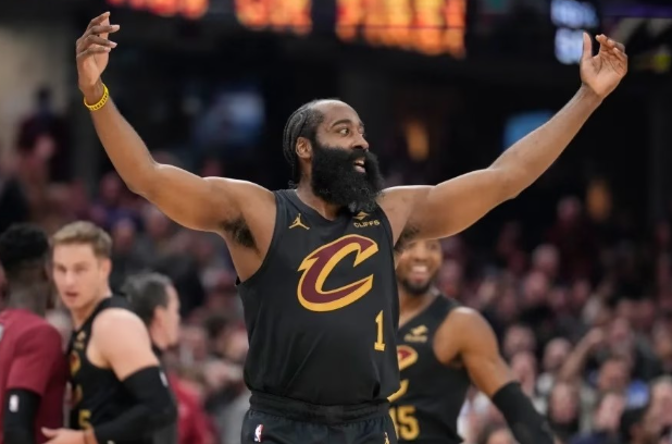 这个赛季因为65场这个原因，哈登有没有机会拿个三阵？

我知道中途换队很难拿最佳