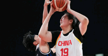 张子宇空砍22分，中国女篮全场三分13中0不敌韩国无缘决赛。亚运会女篮半决赛，中