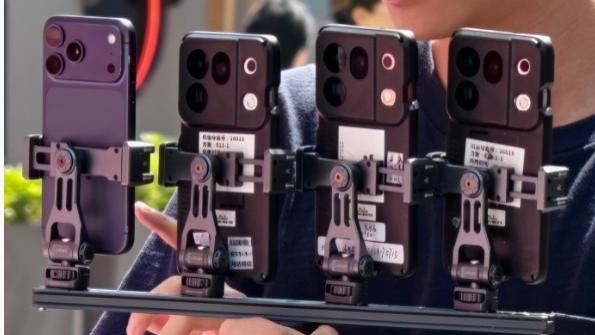 将配备独立自定义AI键，OPPO Find X10系列三款EVT工程样机曝光
