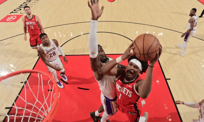 NBA季后赛，火箭将对阵湖人。
赛前，火箭队记Bradeaux更新动态：
贾巴里