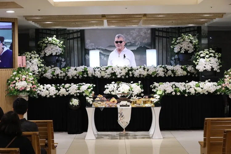 台湾影坛大佬去世，91名警员在灵堂驻守，李立群陈楚河等众星现