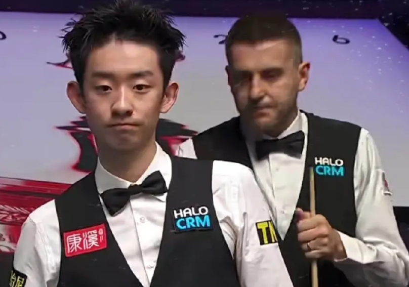 第一阶段上半场，塞尔比开局状态火爆，手感发烫，连续轰出两杆单杆破百123分，12