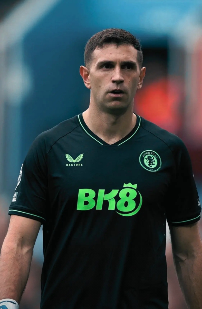 阿根廷世界杯前景蒙上一层阴影，两大核心主力接连受伤。
门将马丁内斯在阿斯顿维拉赛