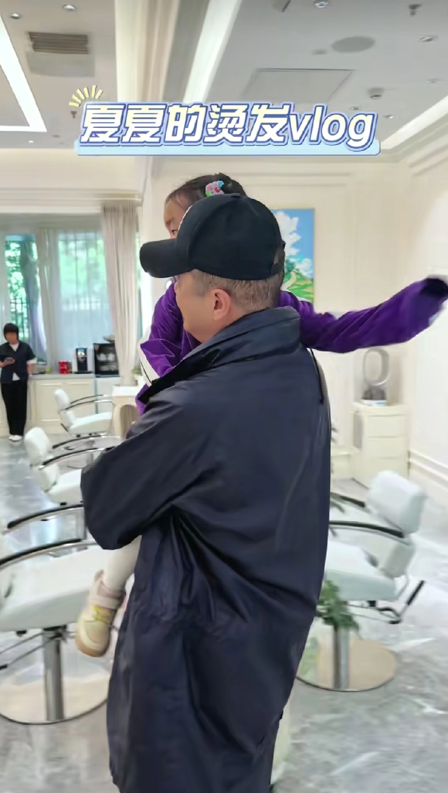 李亚鹏与海哈金喜离婚6个月后首度合体现身。
娱乐圈离婚的夫妻很多，被网友强烈呼吁