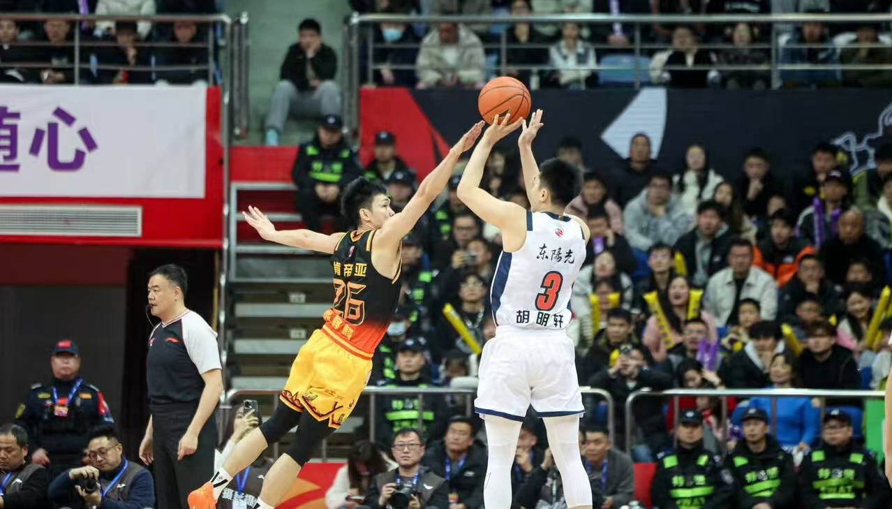 广东再遇苦主江苏，庞峥麟怎么防不知杜锋有没研究明白，再输四强难保