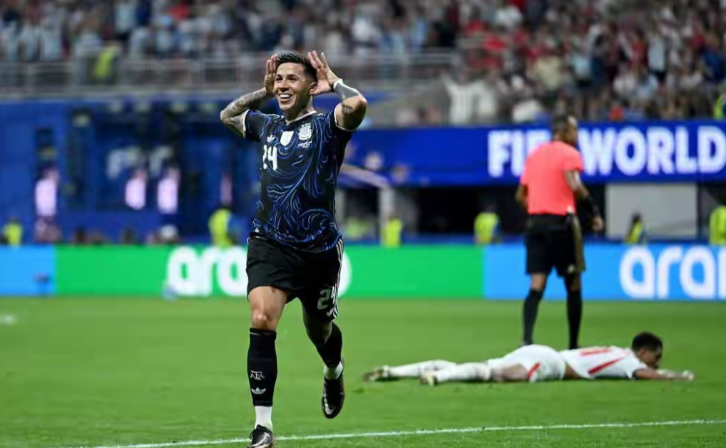 进攻才是硬道理！阿根廷2-1逆转英格兰
 
本场主动进攻才是阿根廷翻盘的核心密钥