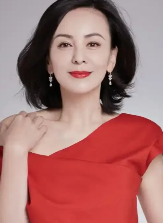 王琳太让人意想不到了
久未露面的雪姨王琳突然冲上热搜，不过不是因为她要再婚了，而