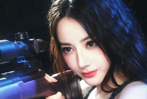 如果你是正电荷，那我就是负电荷