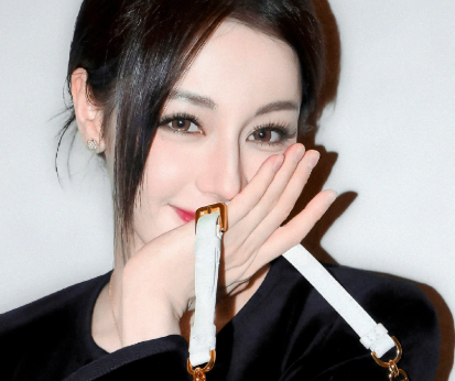 初见你惊鸿一瞥，但是遇见你此后，无人让我心动