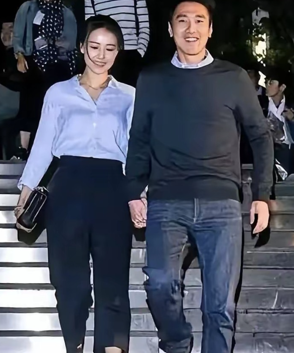 赵又廷剧里剧外反差大到离谱，生图活脱脱一个中年油腻大叔
刚看完《爱情没有神话》，