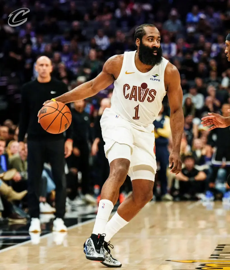 给登哥2年8000w的话，快船目前至少前6，季后赛多赢几场，门票钱都可以付登哥工