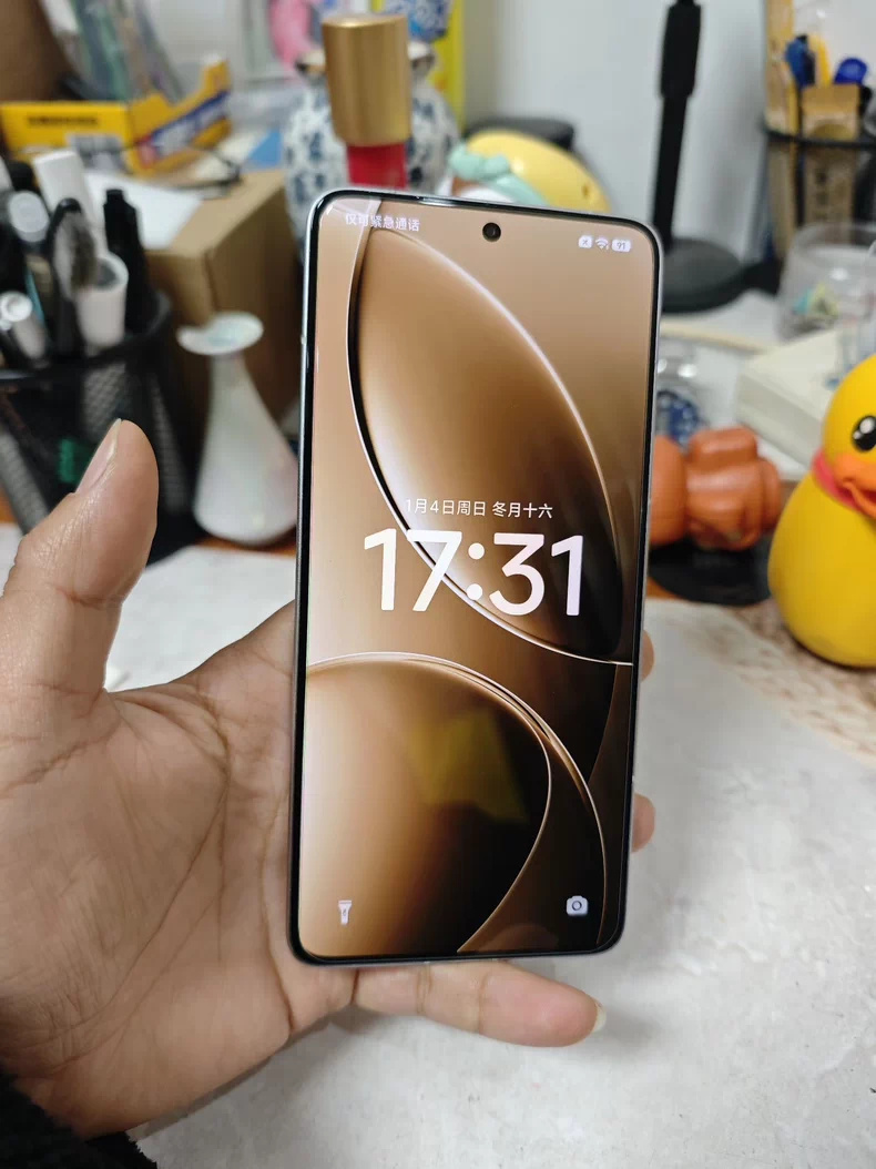 性价比超高的准新机，2K屏+6550mAh，骁龙8Gen3旗