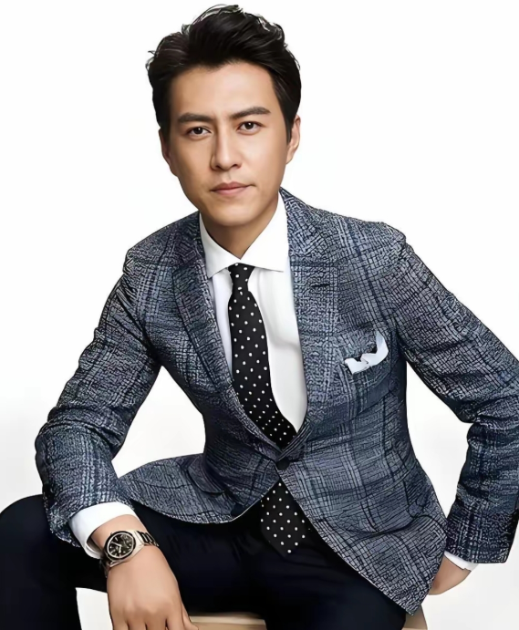 李佳自身有实力有格局
不靠靳东也能活得精彩，她不是依附男人的菟丝花，年轻时凭演技