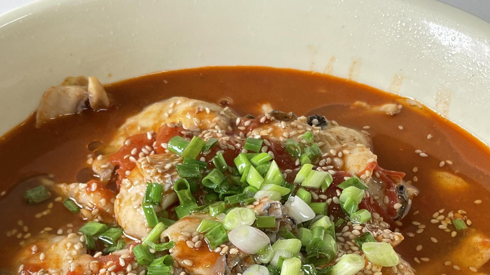 解锁番茄鱼的神仙吃法，汤汁浓郁，鱼肉嫩到筷子夹不住，连吃三碗都不腻！