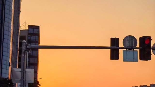 小过|收敛锋芒，专注于细微之处来规避风险