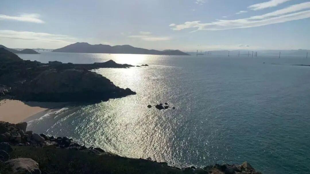 脸垮不是因为老，而是这里的“气”掉了！早上一碗粥加一个动作，把松垮的脸给"提"起来
