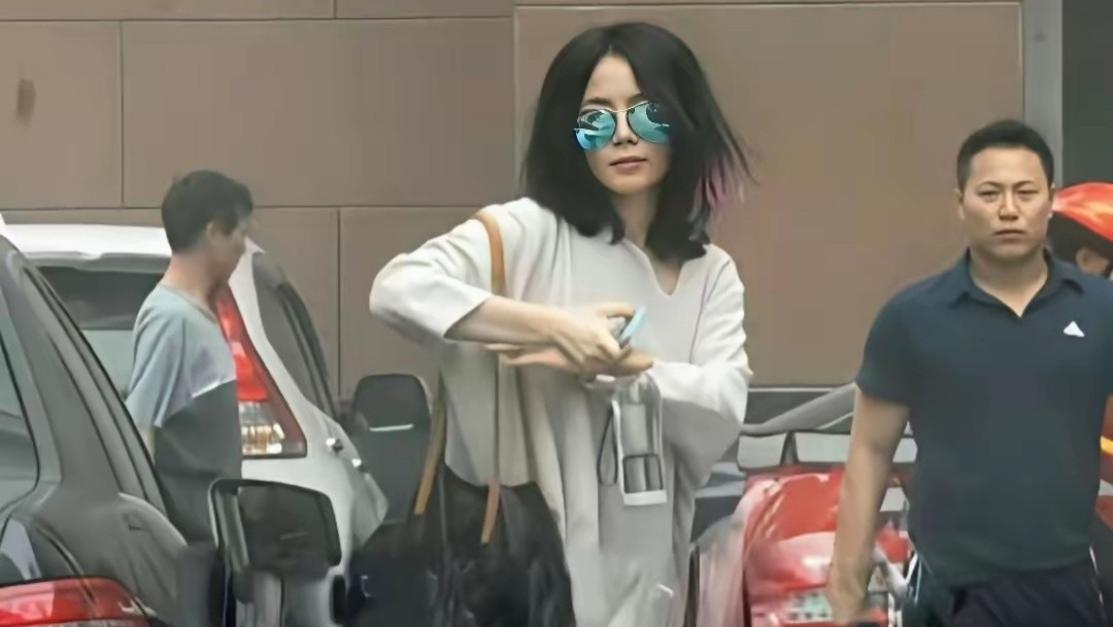 同样一件衣服，为什么王菲穿是高级感