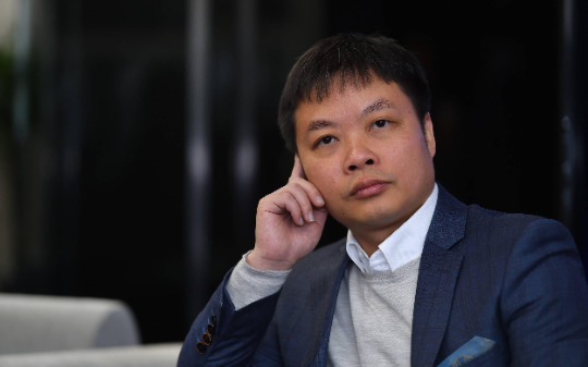 小鹏汽车创始人何小鹏，堪称拿到了爽文剧本，30岁就挣了300亿，然后造车堪比特斯拉…