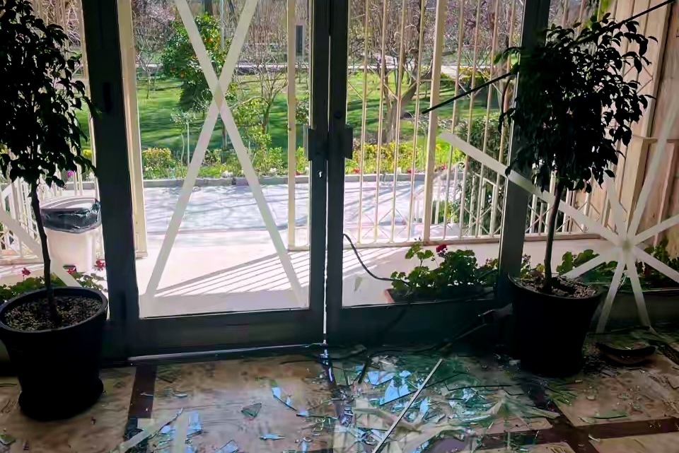 玻璃被震碎，人给掀翻！俄领事馆在伊朗遭了殃，莫斯科急眼了

话说这国际局势，真是