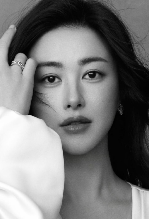 三两句情话落笔，无尽的思念难抑