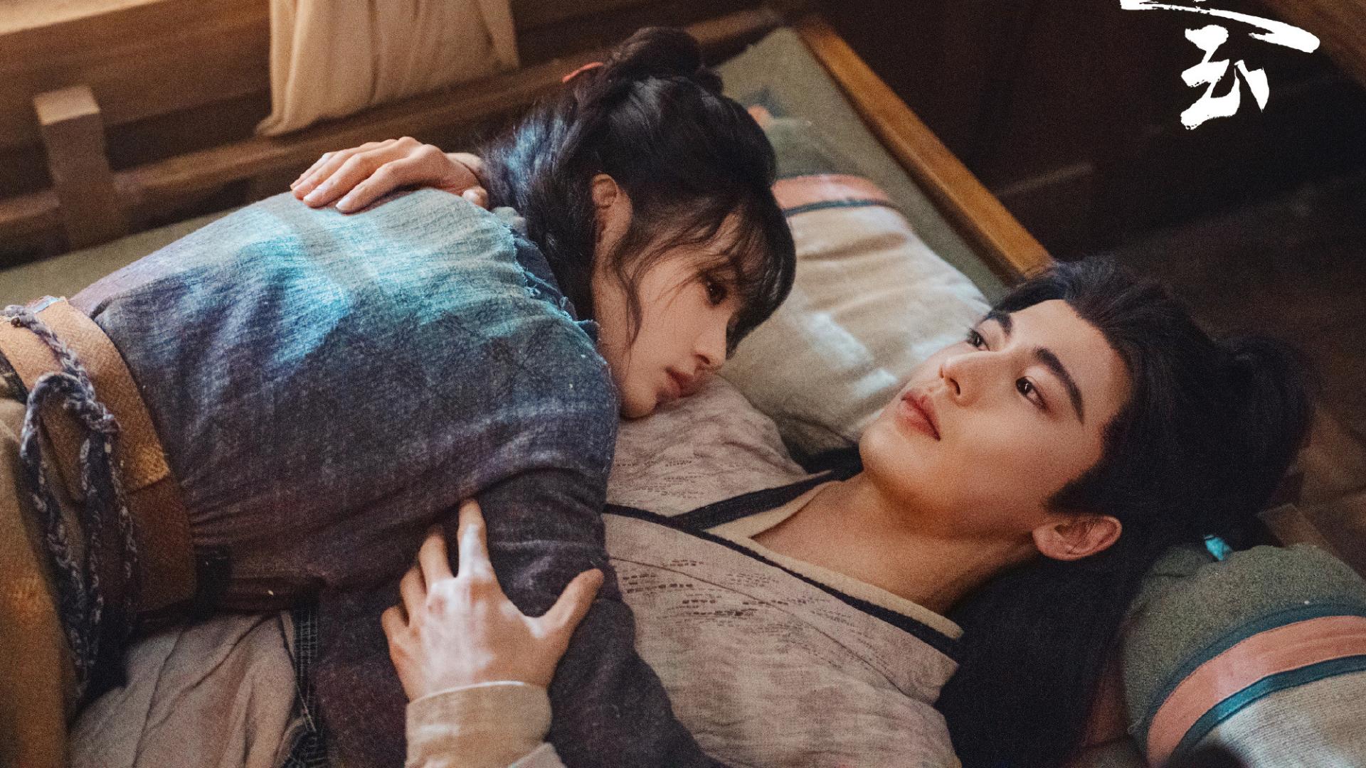 《逐玉》夫妇玩转好六街时尚派对，田曦薇和张凌赫合作吃零食好甜