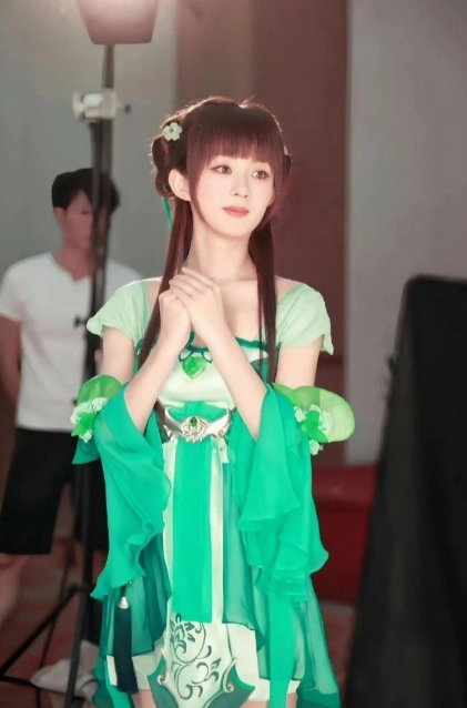 赵丽颖曾尝试以齐刘海的造型来扮演碧瑶，但不巧的是，这个角色最终被其他人获得了。